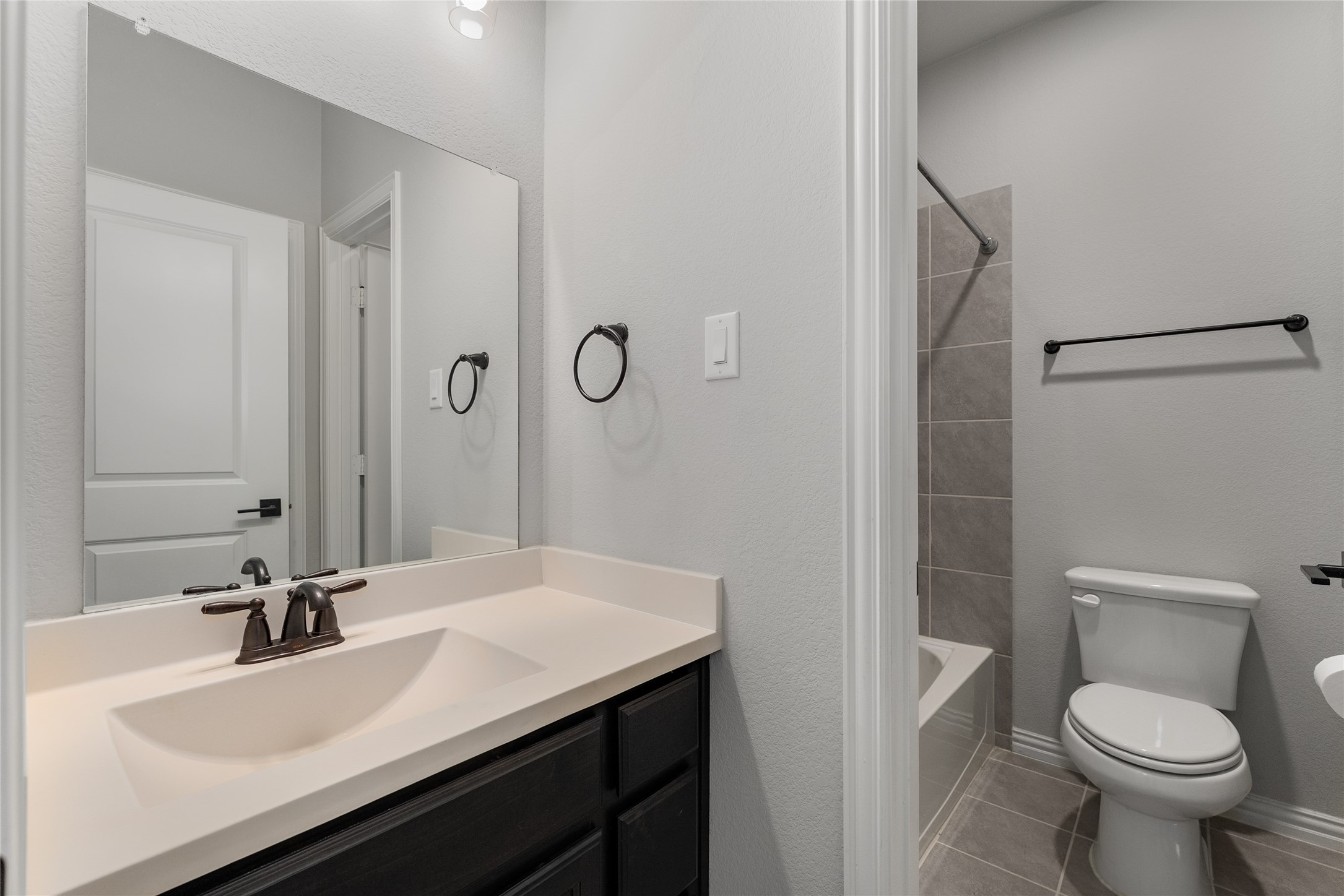 1565 Amesbury Way Farmers Branch TX 75234