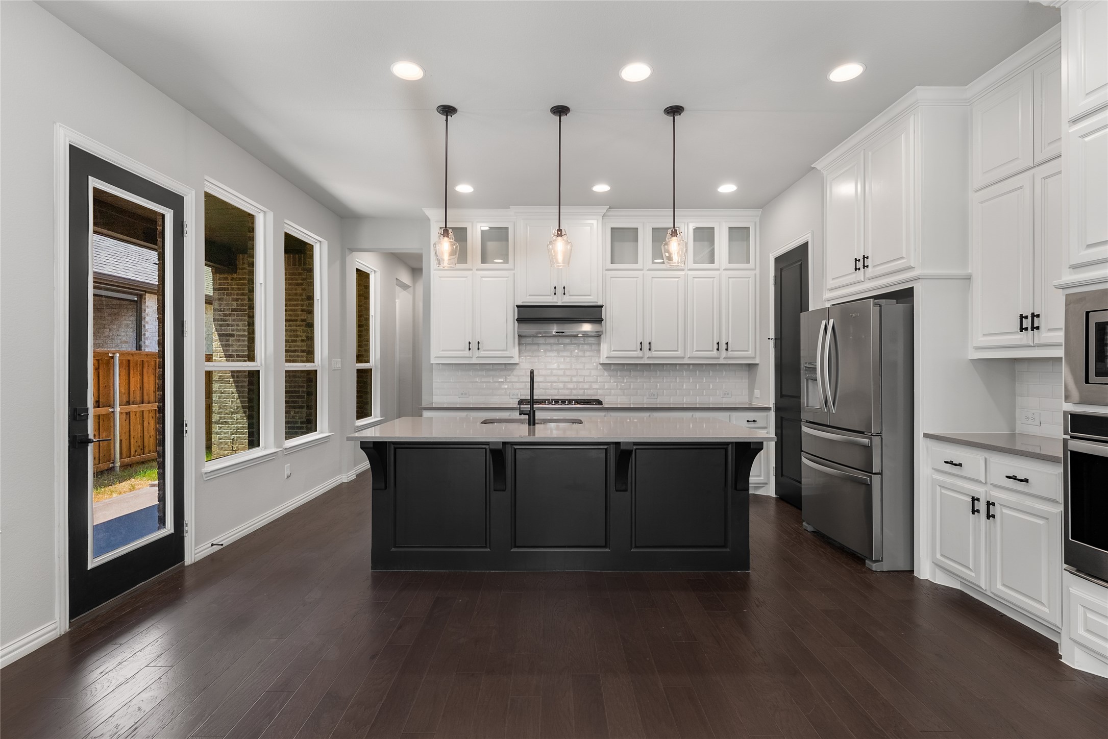 1565 Amesbury Way Farmers Branch TX 75234