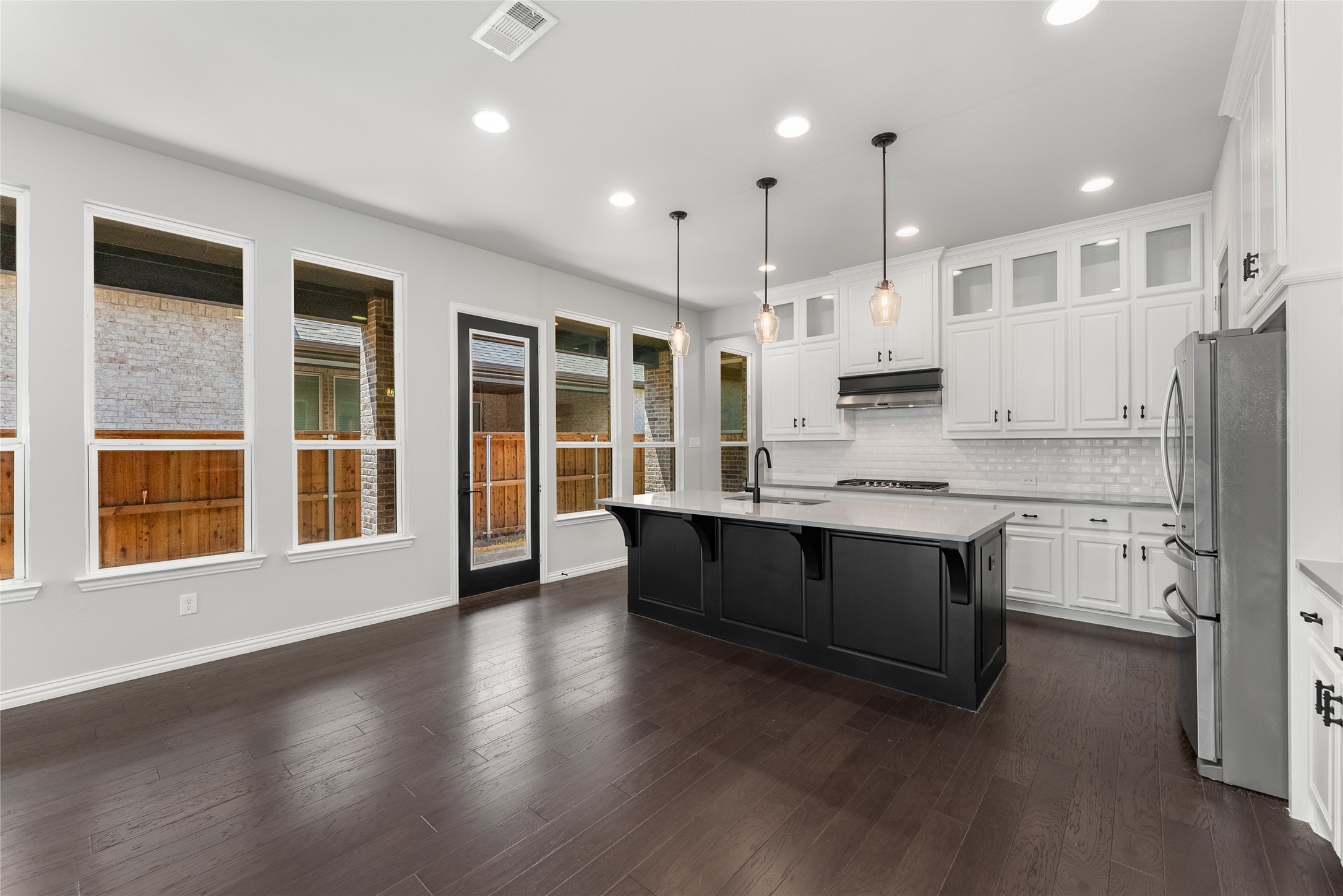 1565 Amesbury Way Farmers Branch TX 75234