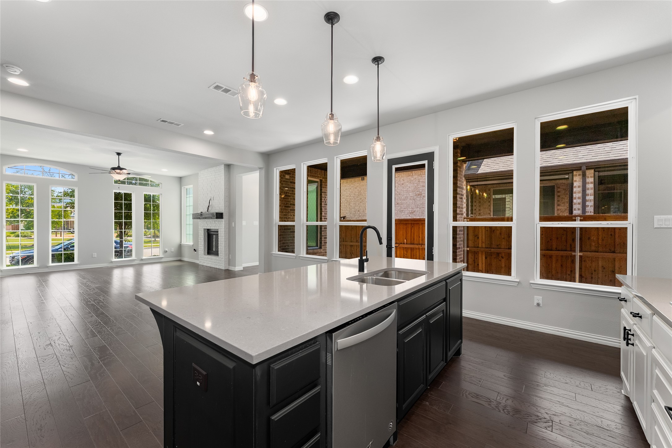 1565 Amesbury Way Farmers Branch TX 75234