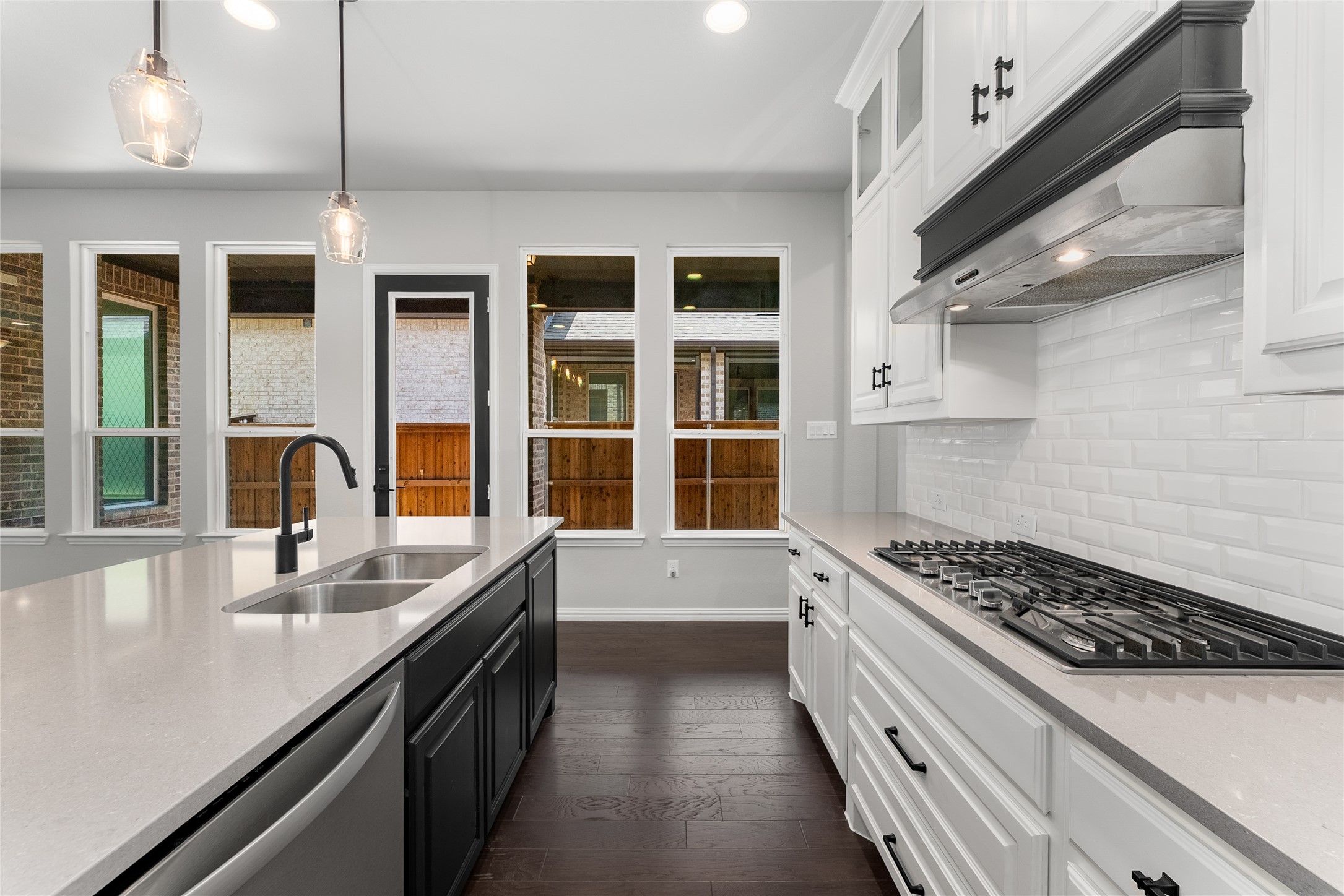 1565 Amesbury Way Farmers Branch TX 75234