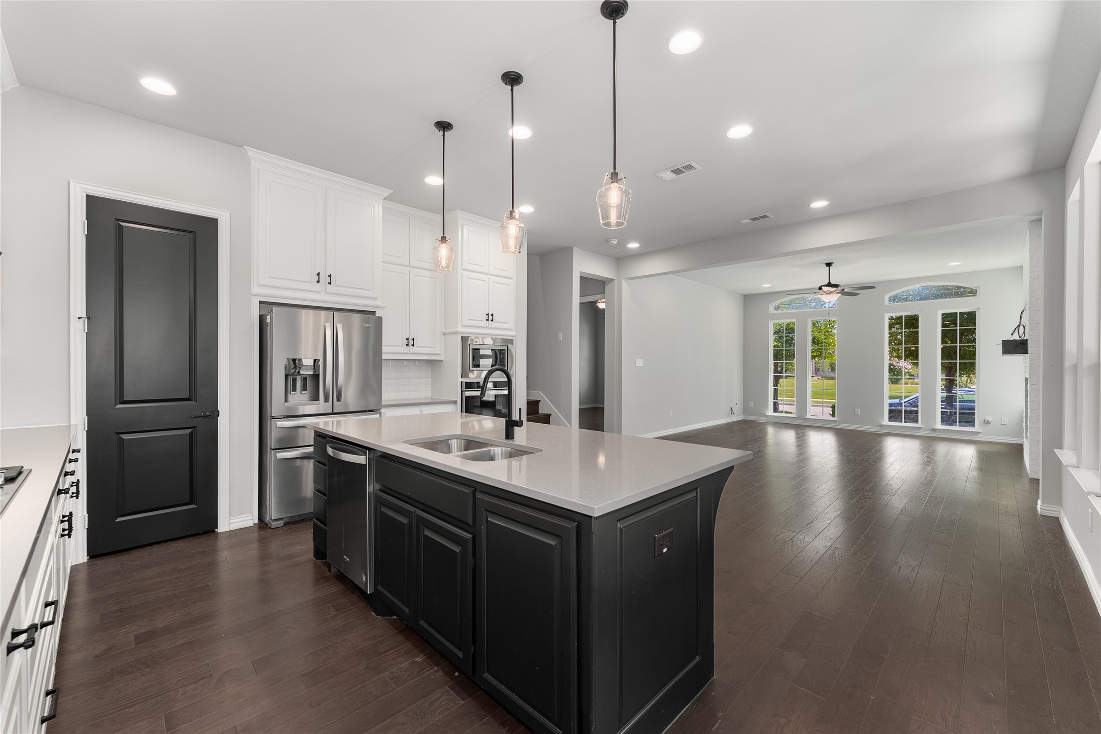 1565 Amesbury Way Farmers Branch TX 75234