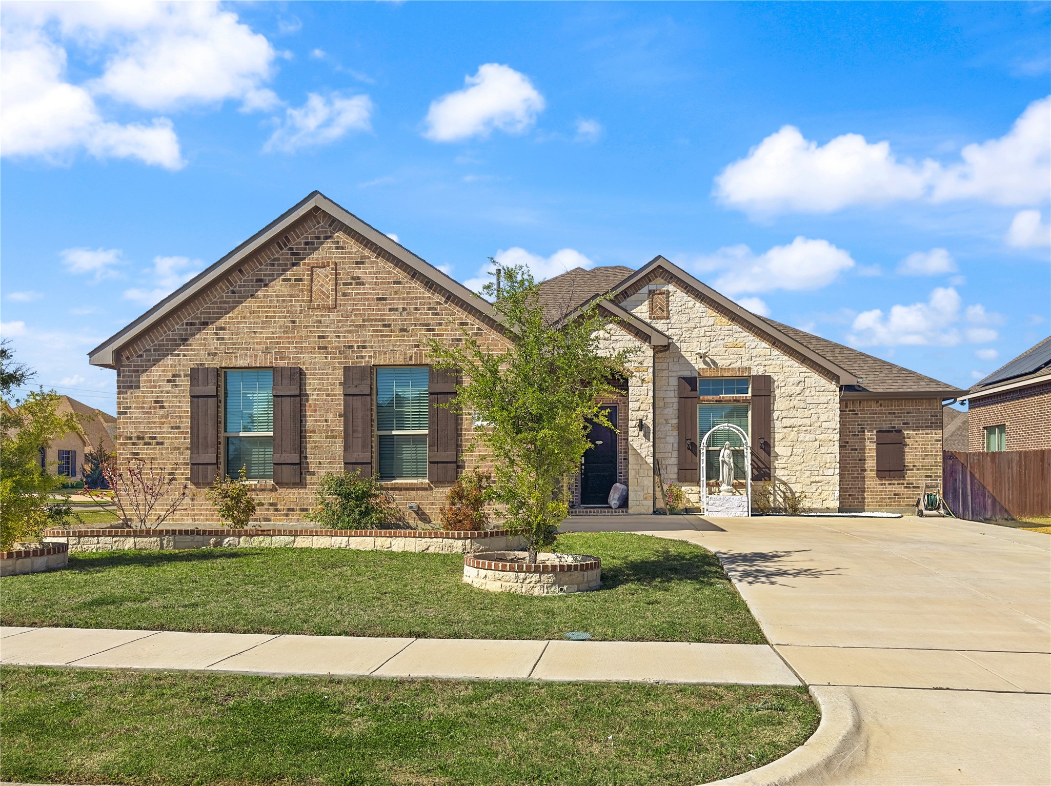 3722 Autumncrest Street Grand Prairie TX 76065