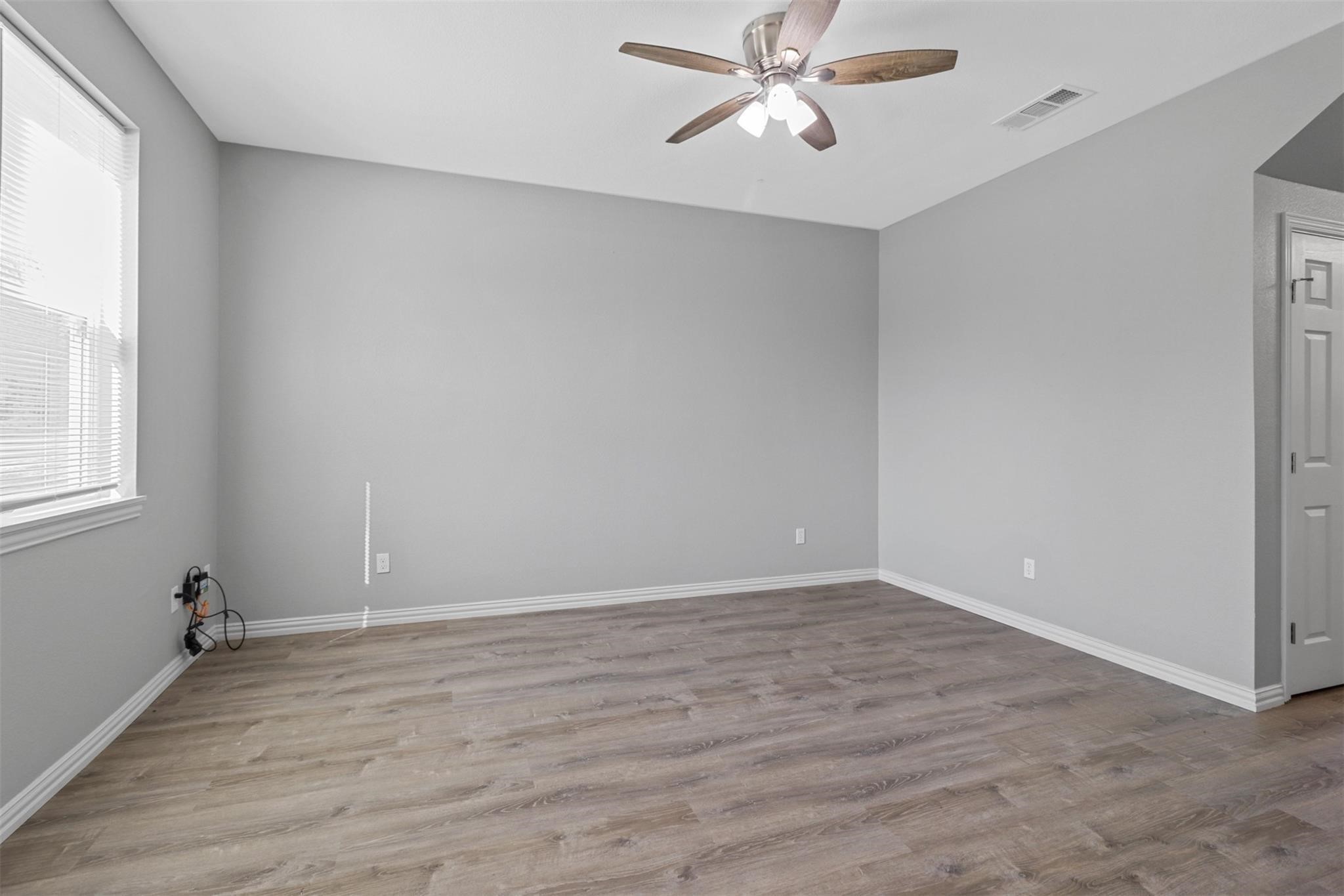 525-527 E Ball Street Tom Bean TX 75489
