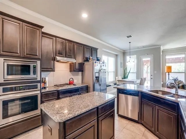 321 Valentino Grand Prairie TX 75052