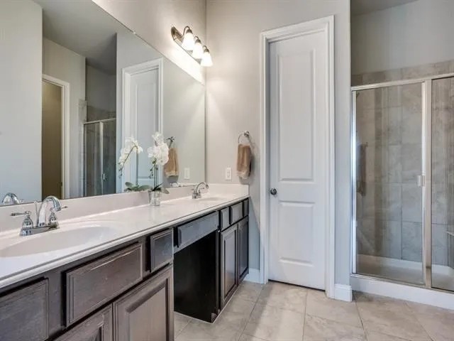 321 Valentino Grand Prairie TX 75052