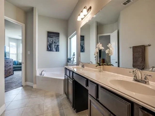 321 Valentino Grand Prairie TX 75052