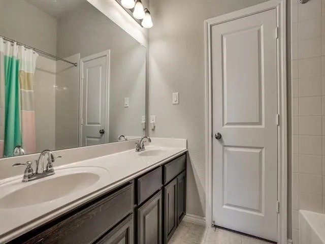 321 Valentino Grand Prairie TX 75052