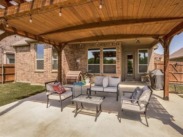 321 Valentino Grand Prairie TX 75052