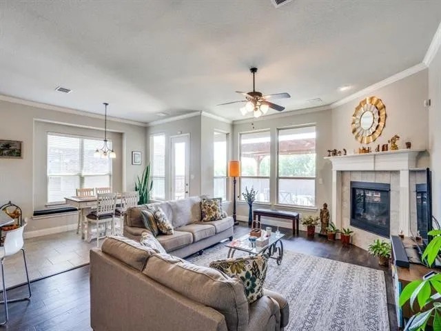 321 Valentino Grand Prairie TX 75052