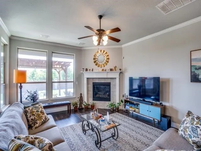 321 Valentino Grand Prairie TX 75052