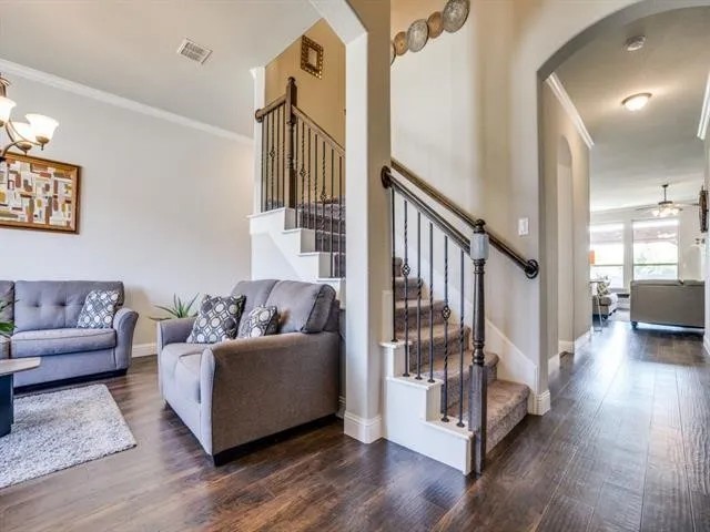 321 Valentino Grand Prairie TX 75052