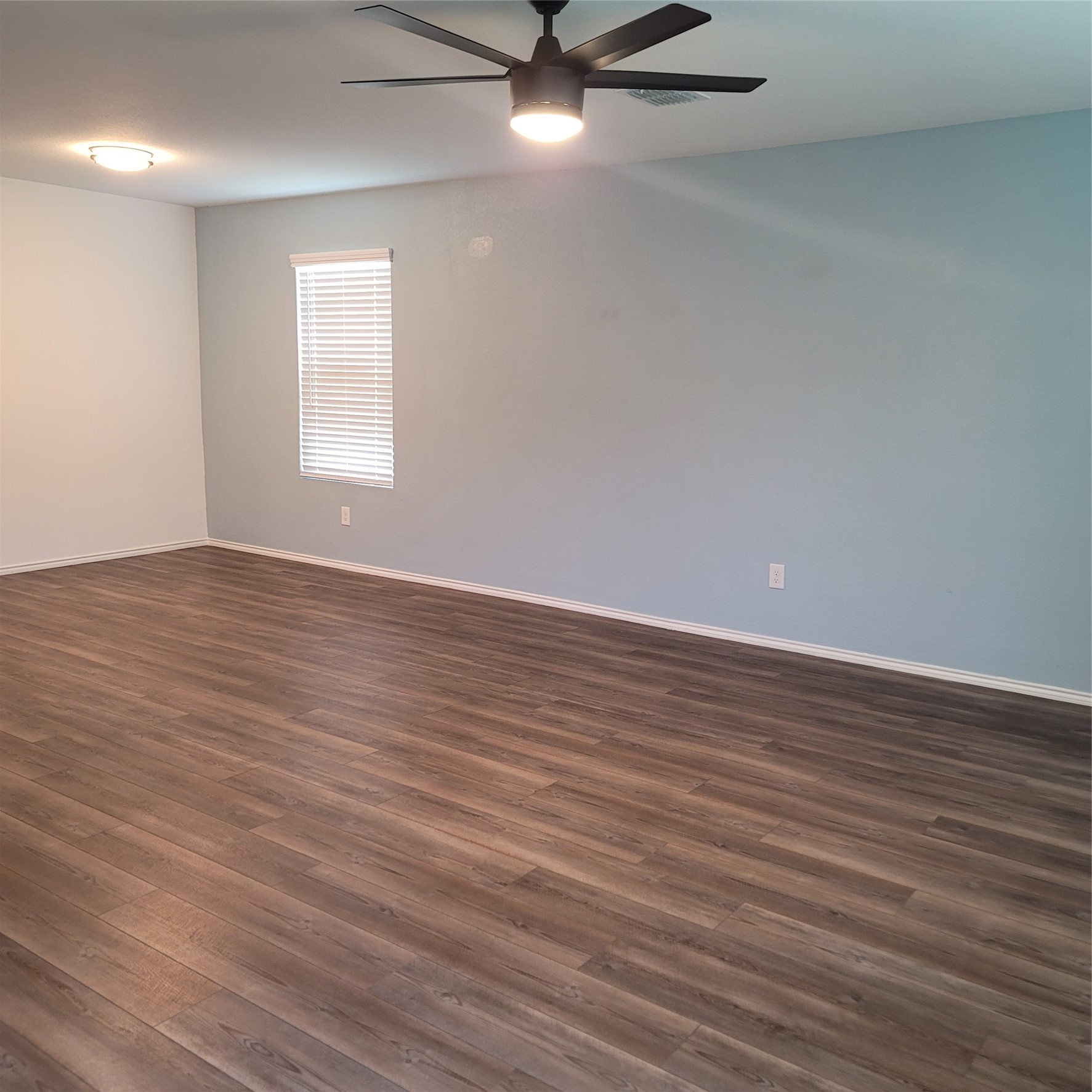 1213 Wildflower Street Ennis TX 75119