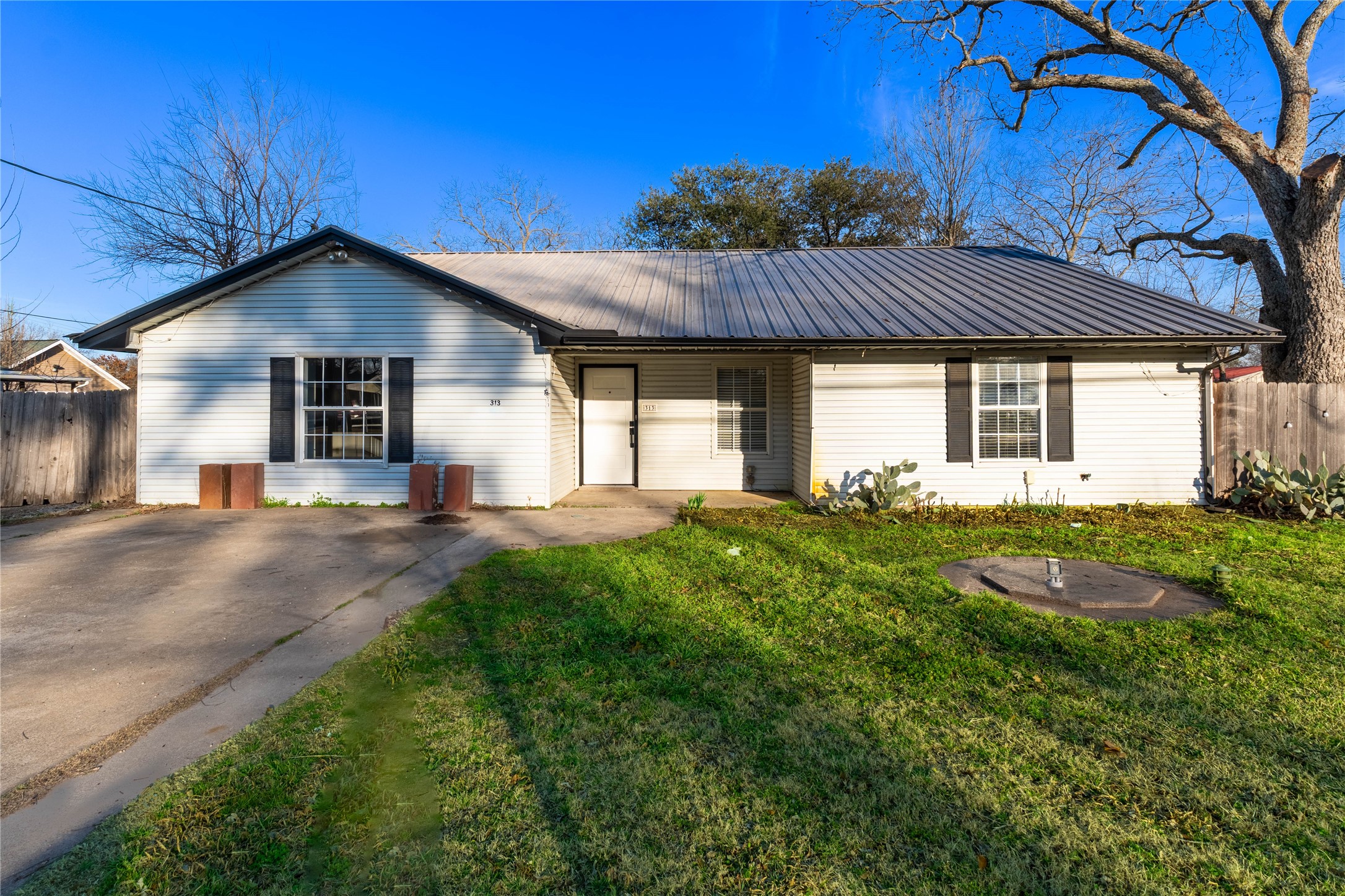 313 S Prairie Street Pilot Point TX 76258