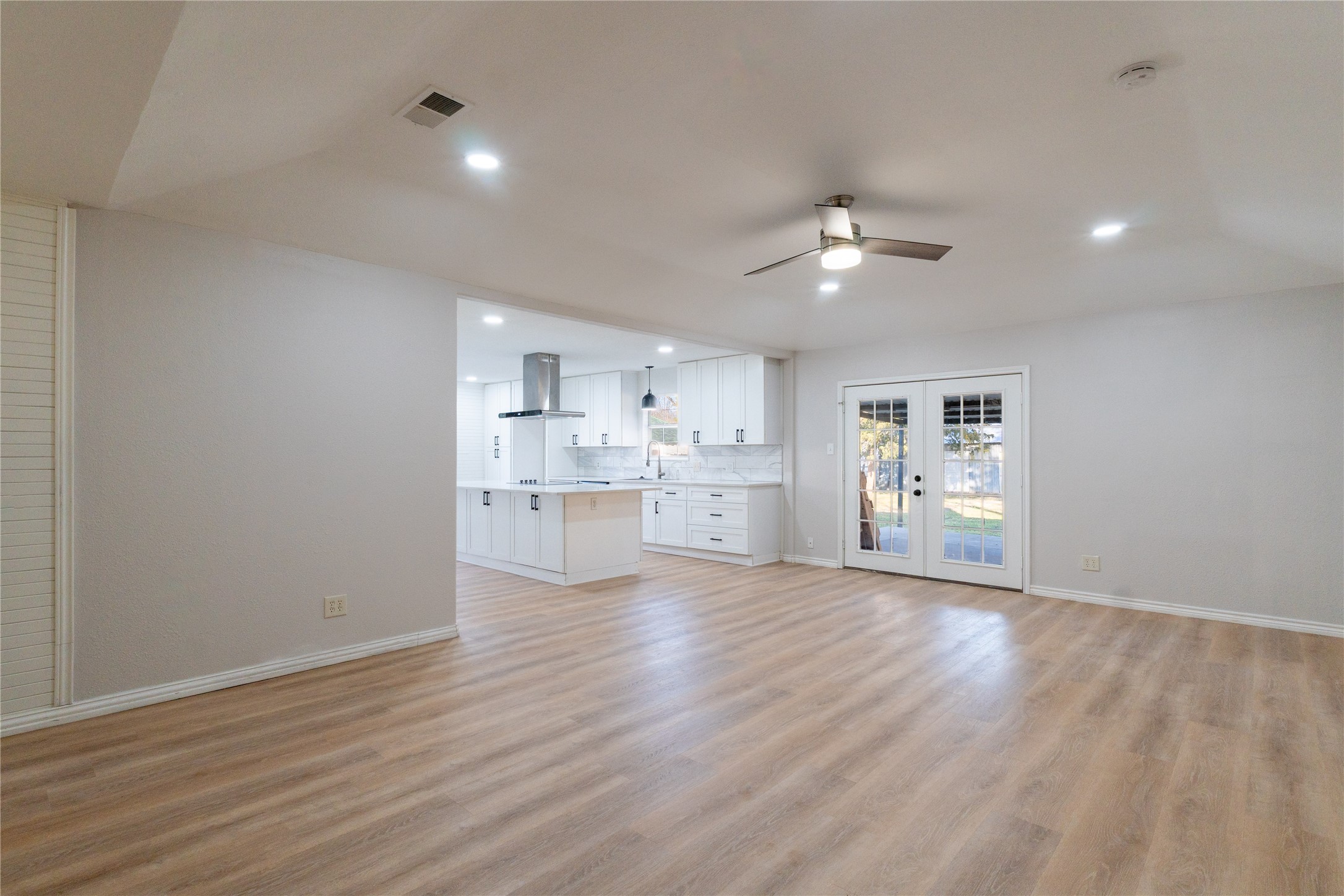 313 S Prairie Street Pilot Point TX 76258