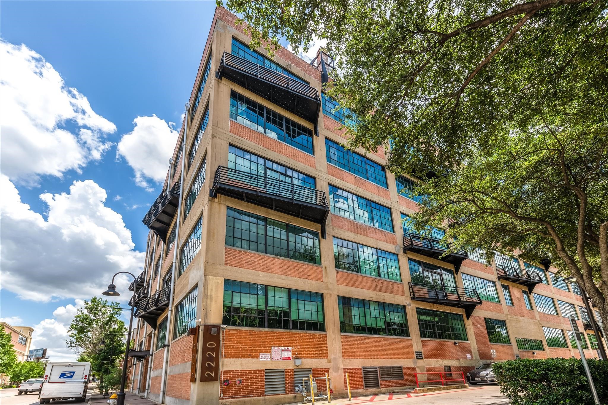 2220 Canton Street Dallas TX 75201
