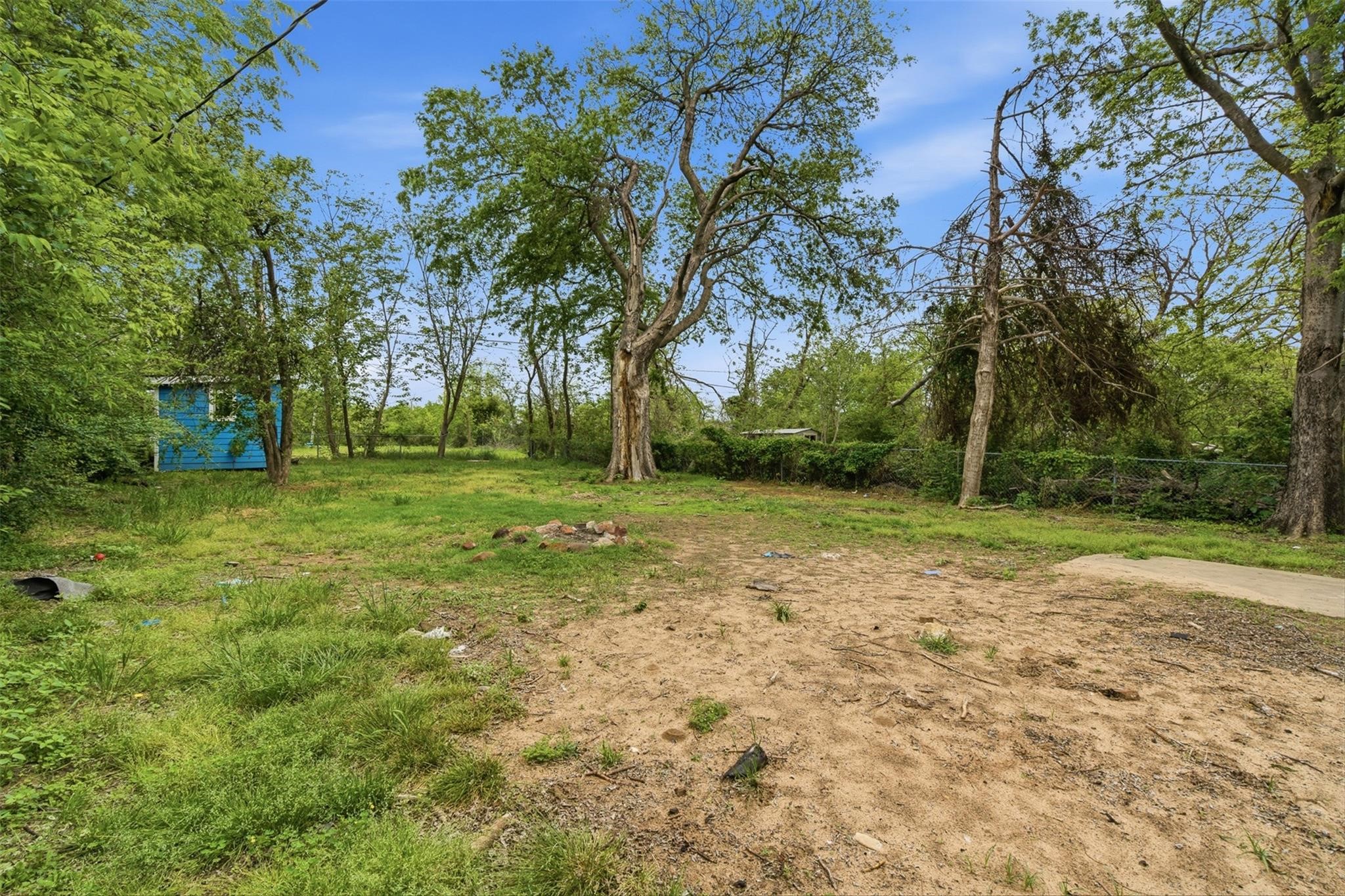 127 E Walker Street Denison TX 75021