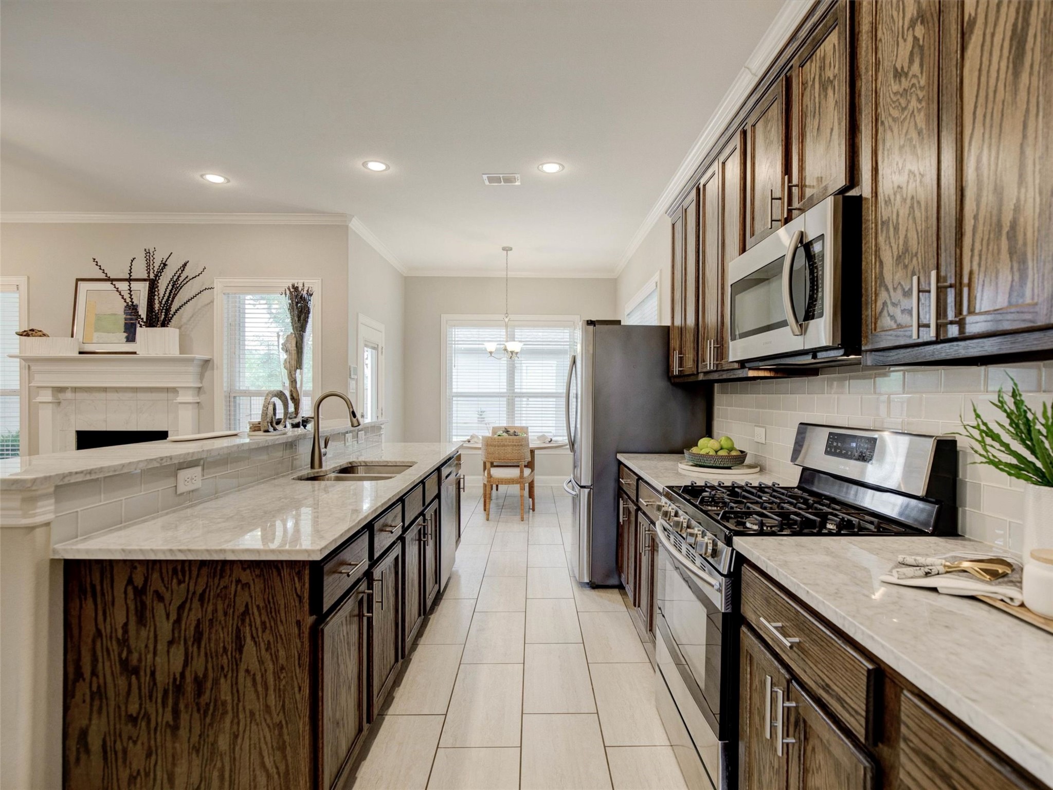 2700 Gladstone Drive Dallas TX 75211