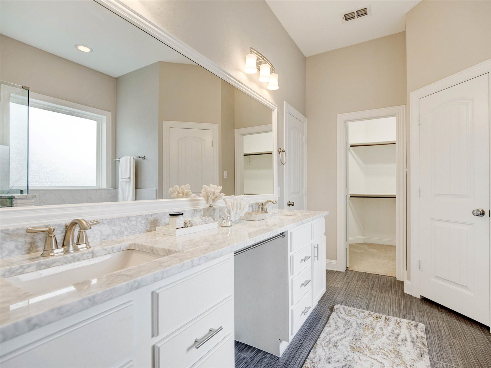 2700 Gladstone Drive Dallas TX 75211