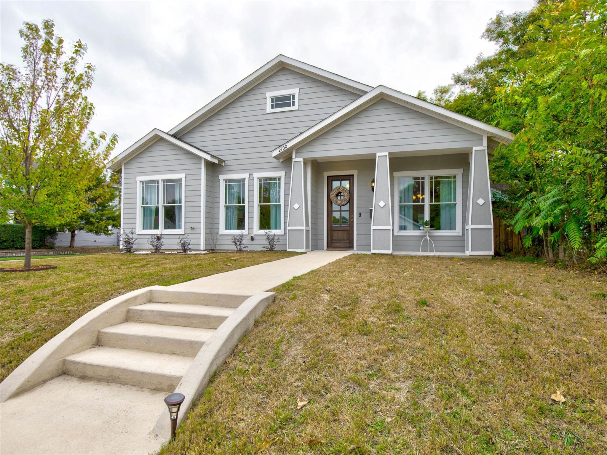 2700 Gladstone Drive Dallas TX 75211