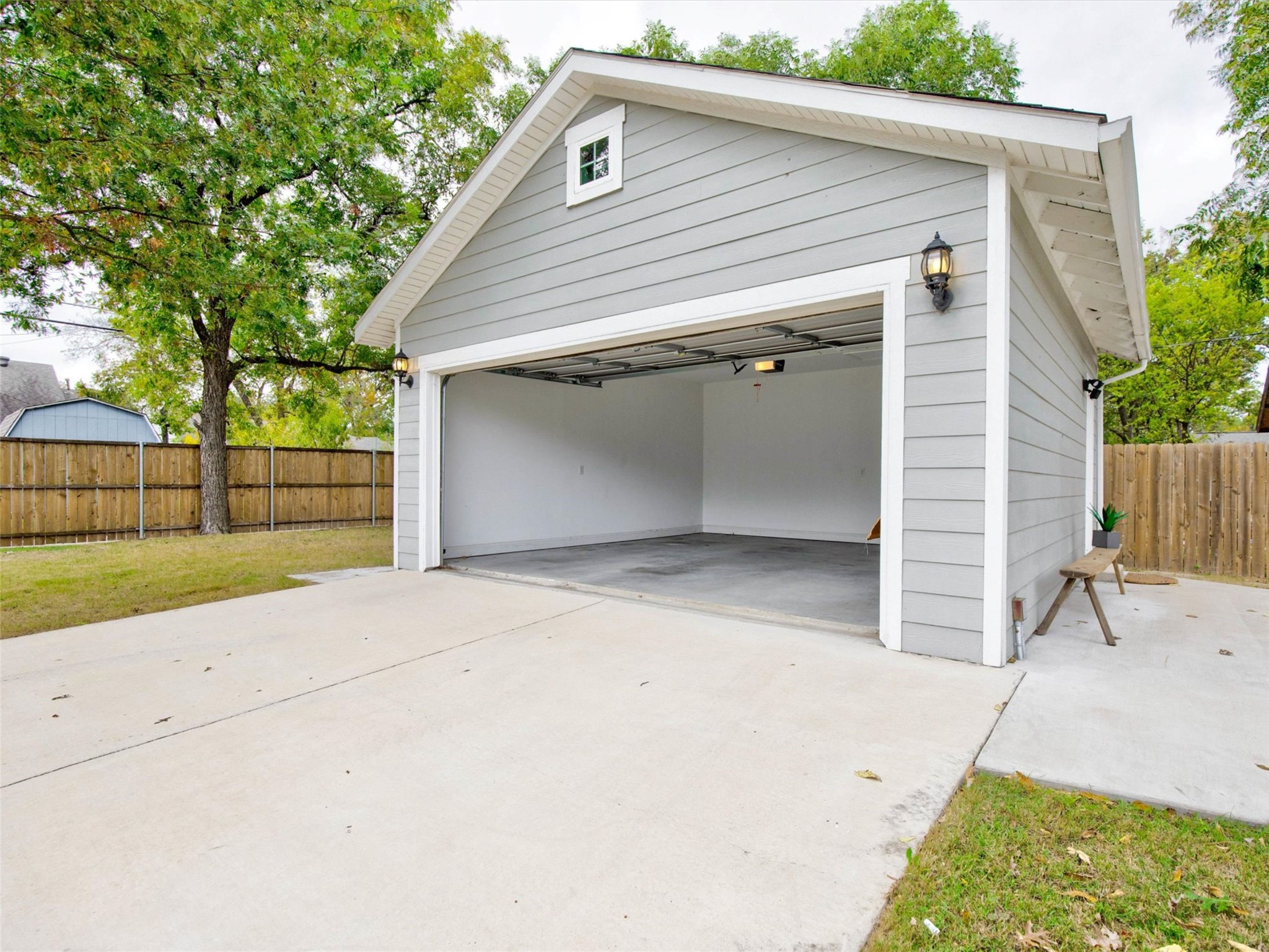 2700 Gladstone Drive Dallas TX 75211