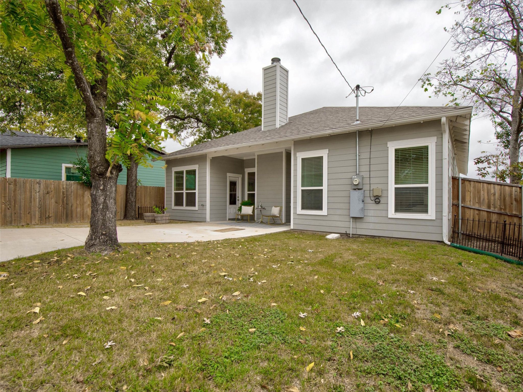 2700 Gladstone Drive Dallas TX 75211