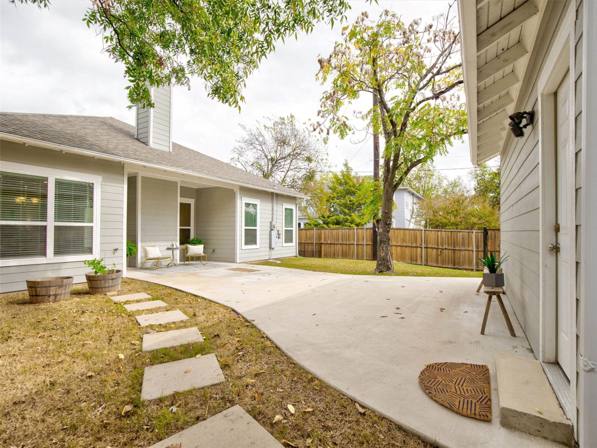 2700 Gladstone Drive Dallas TX 75211