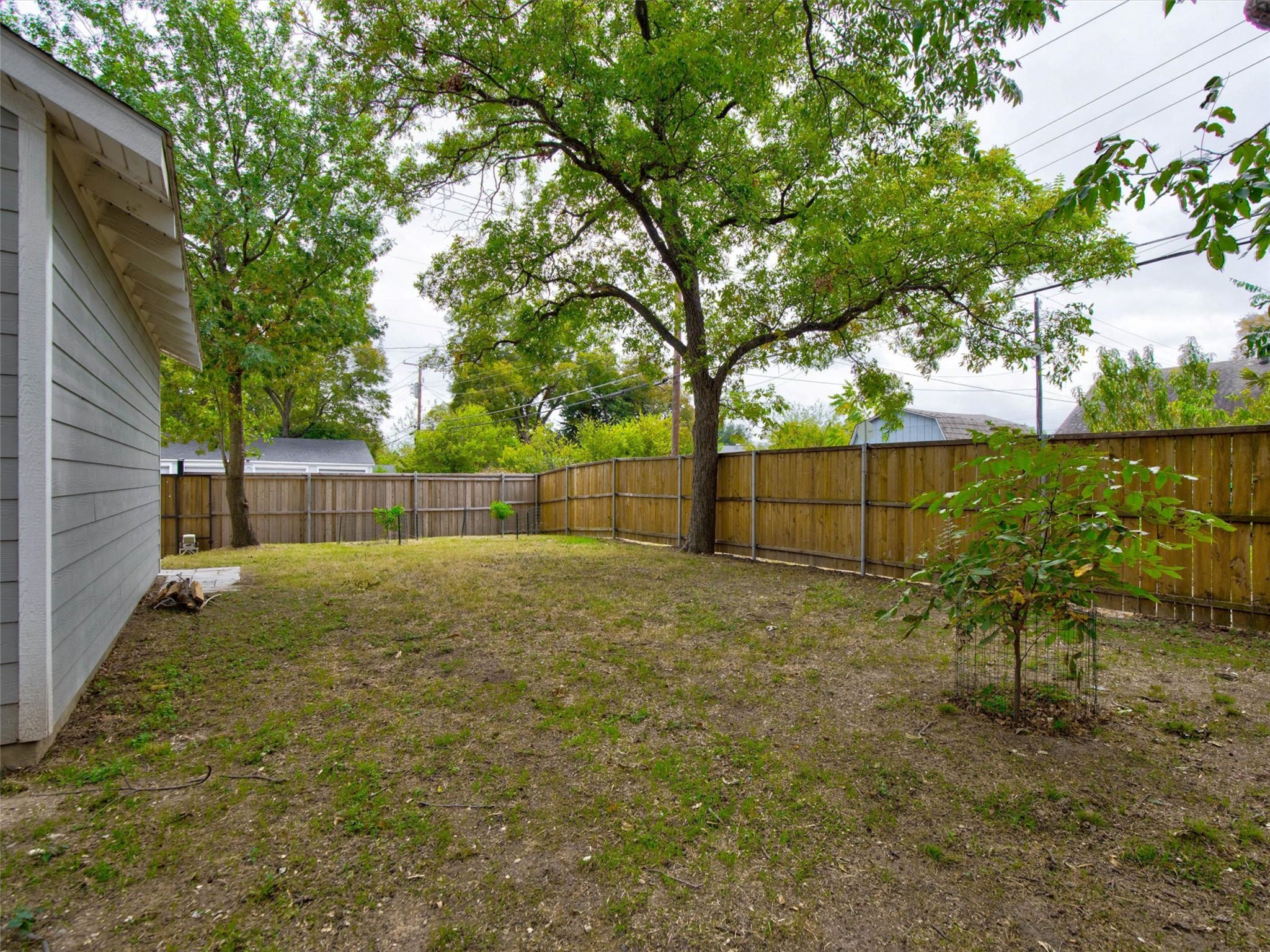 2700 Gladstone Drive Dallas TX 75211