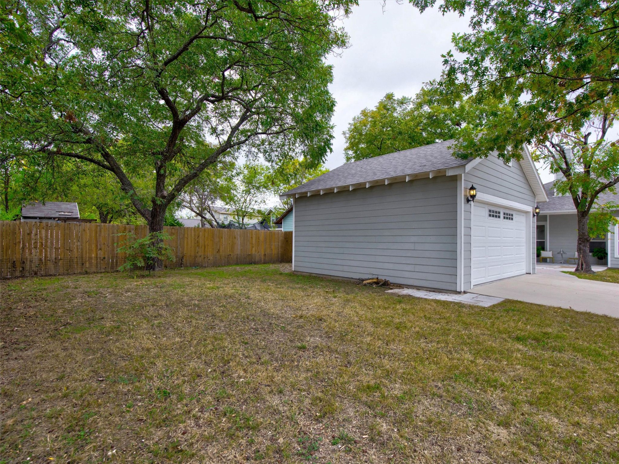 2700 Gladstone Drive Dallas TX 75211