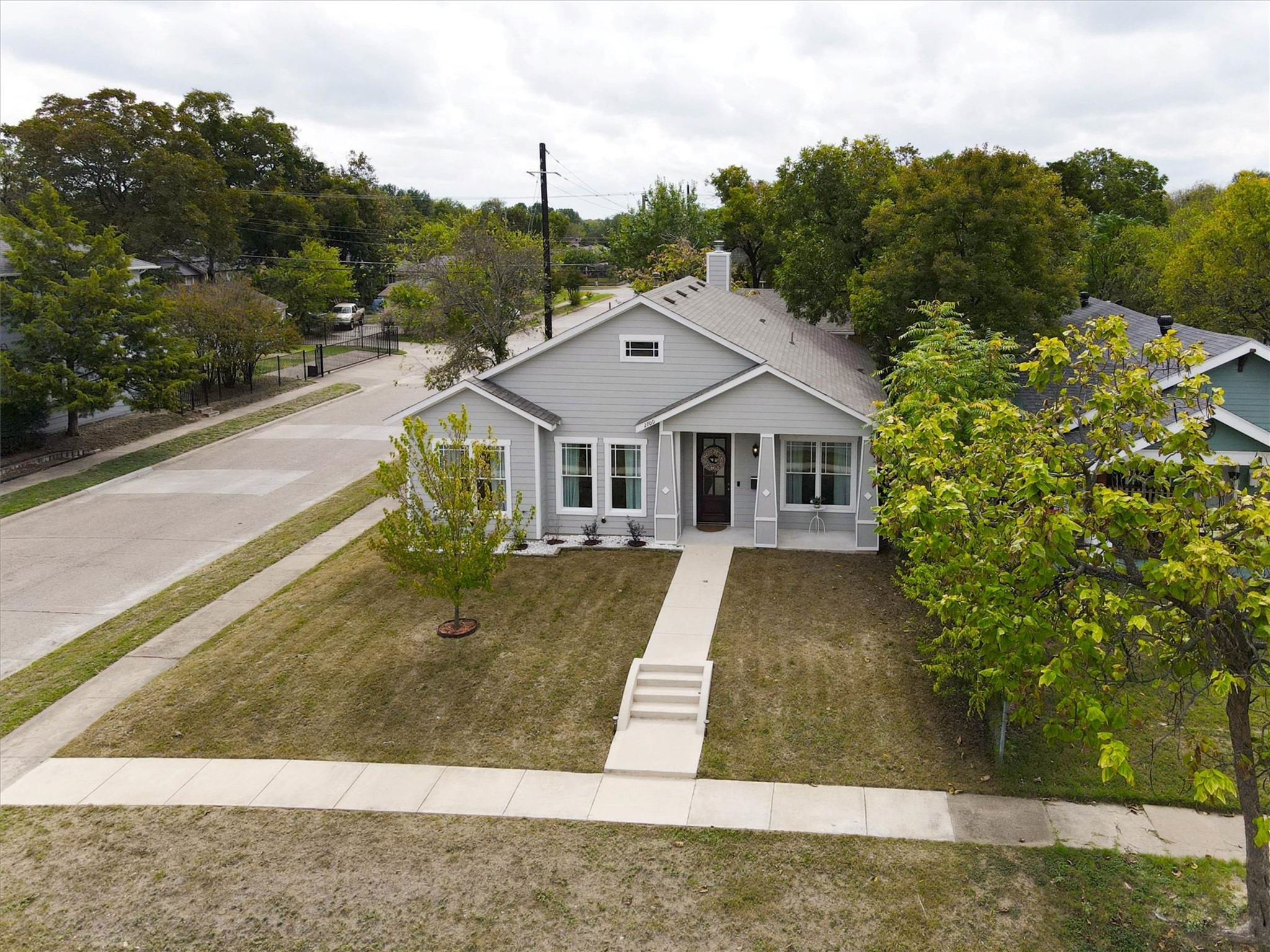 2700 Gladstone Drive Dallas TX 75211