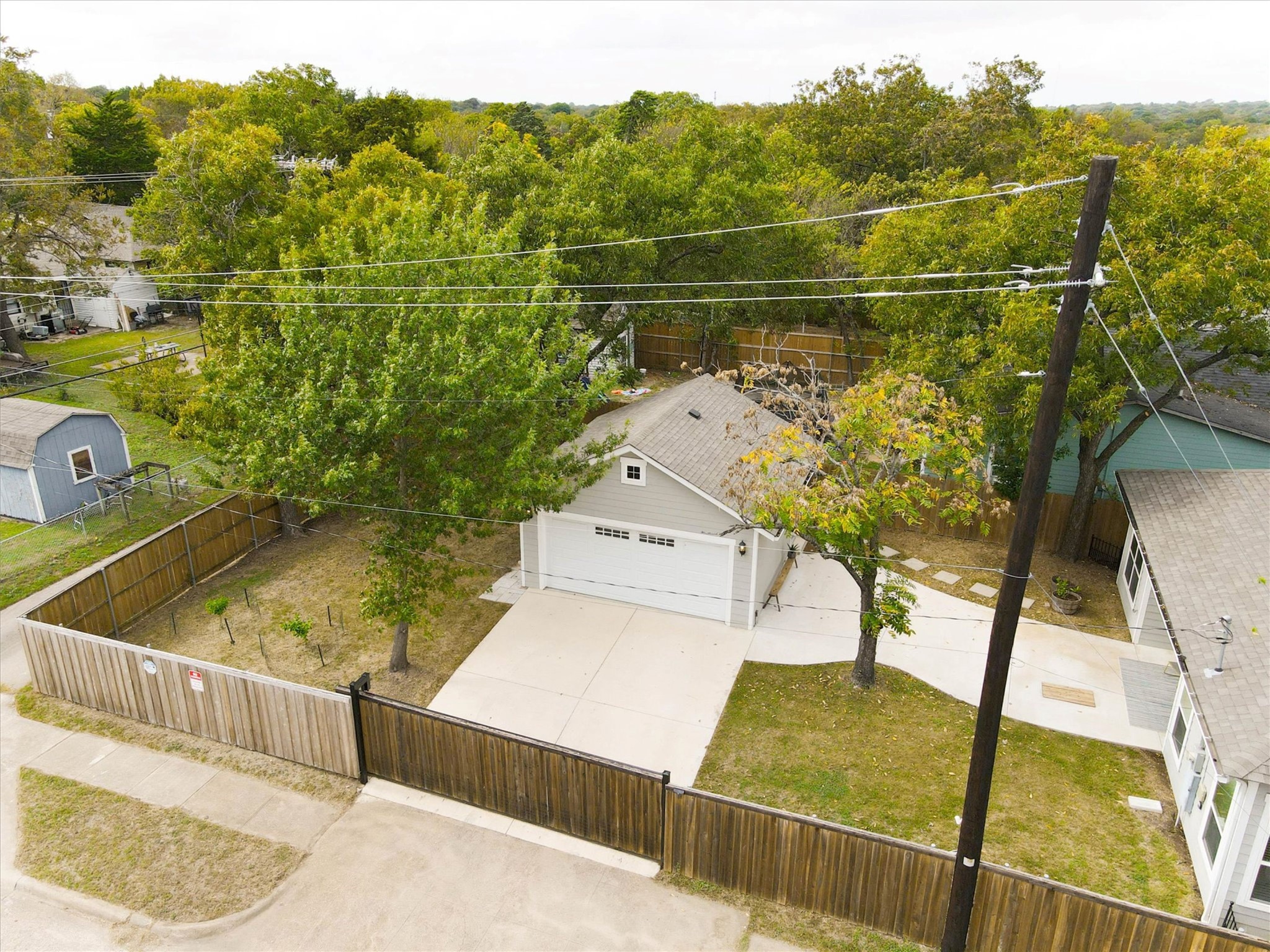 2700 Gladstone Drive Dallas TX 75211