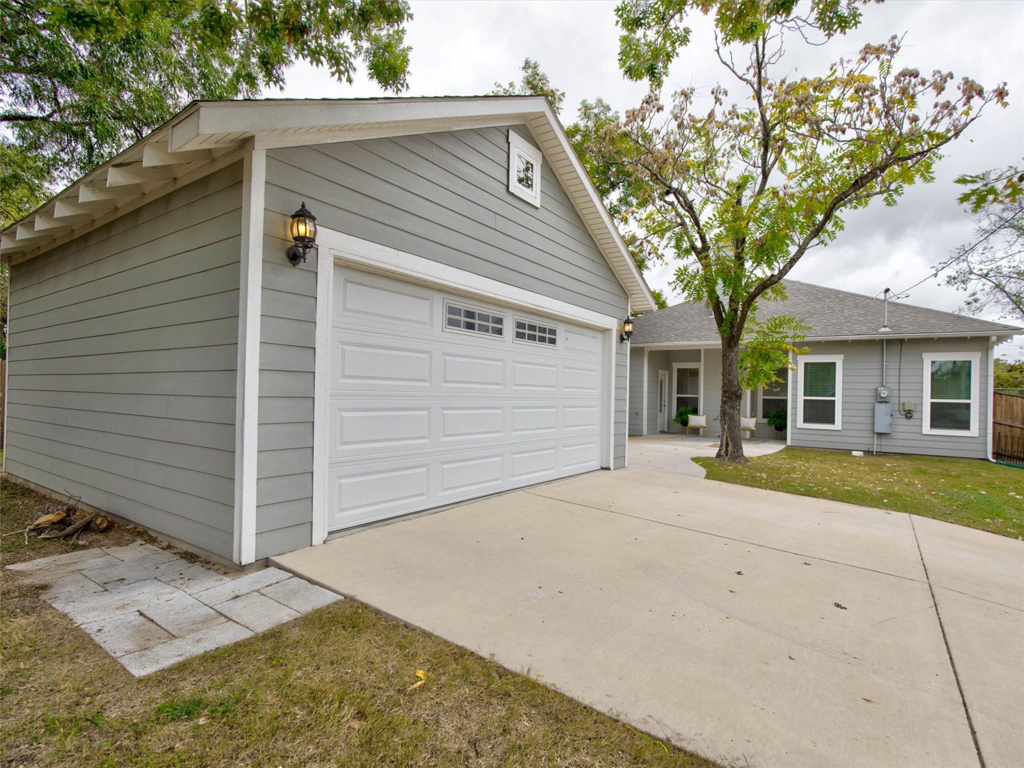 2700 Gladstone Drive Dallas TX 75211