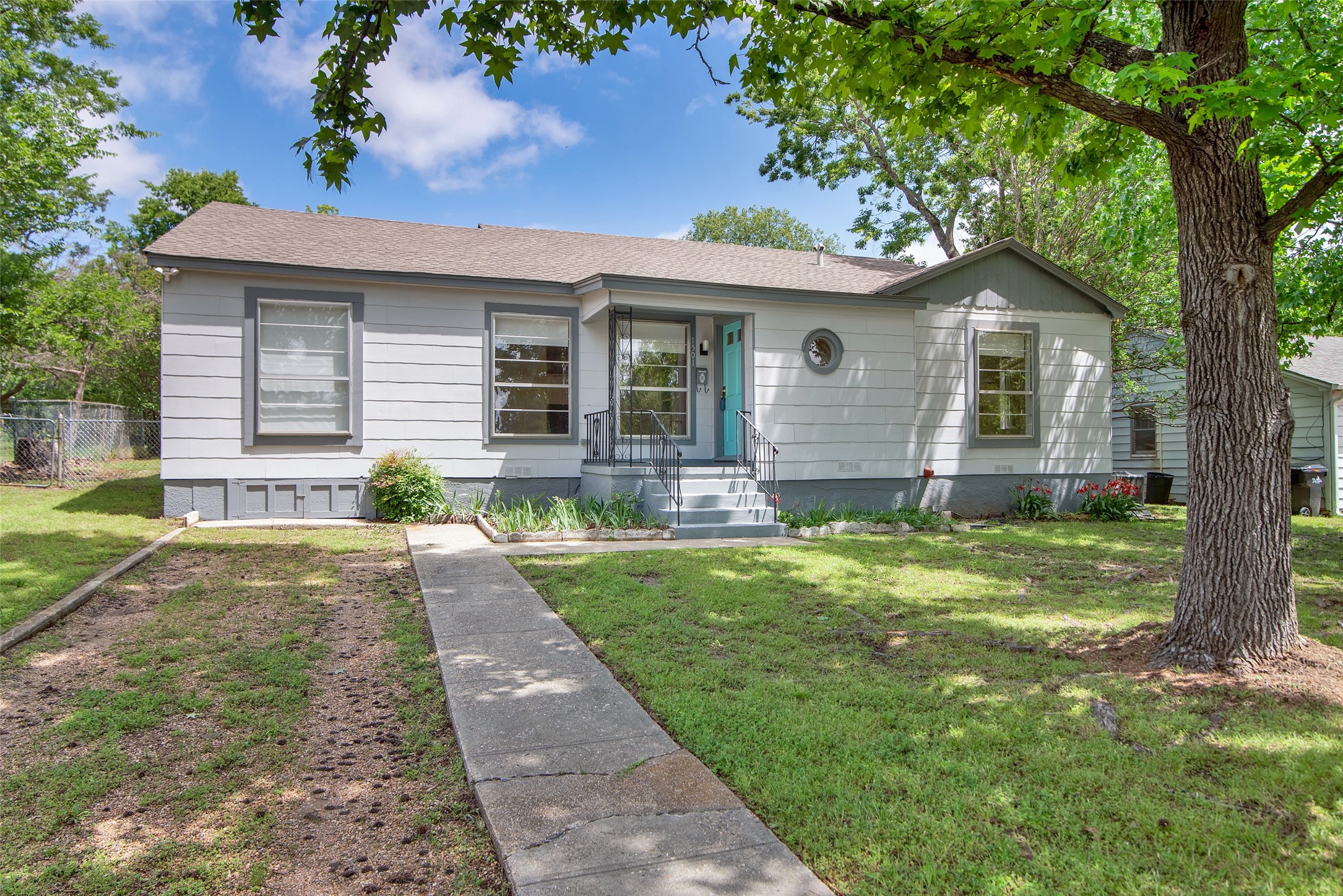 1501 W Day Street Denison TX 75020