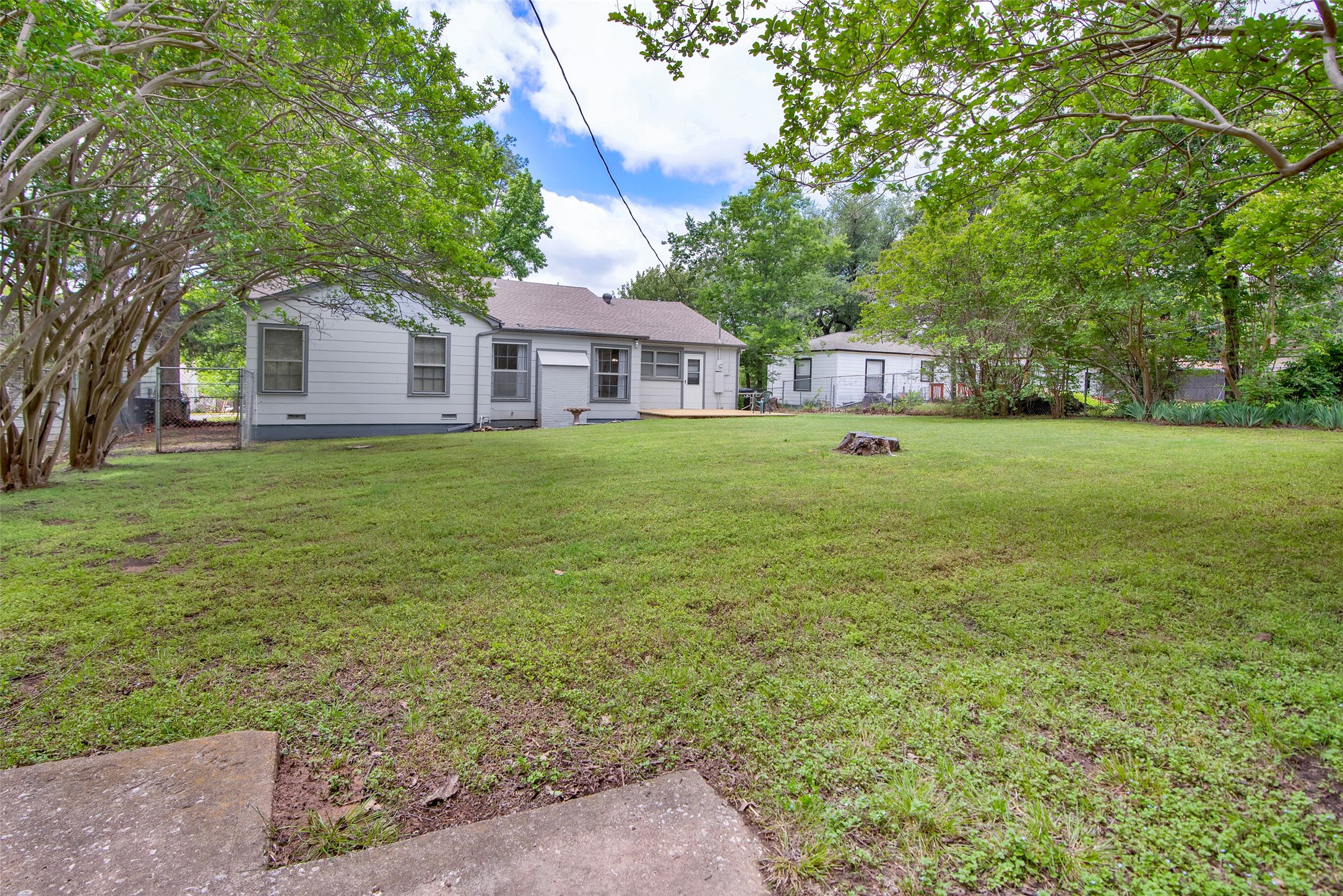 1501 W Day Street Denison TX 75020