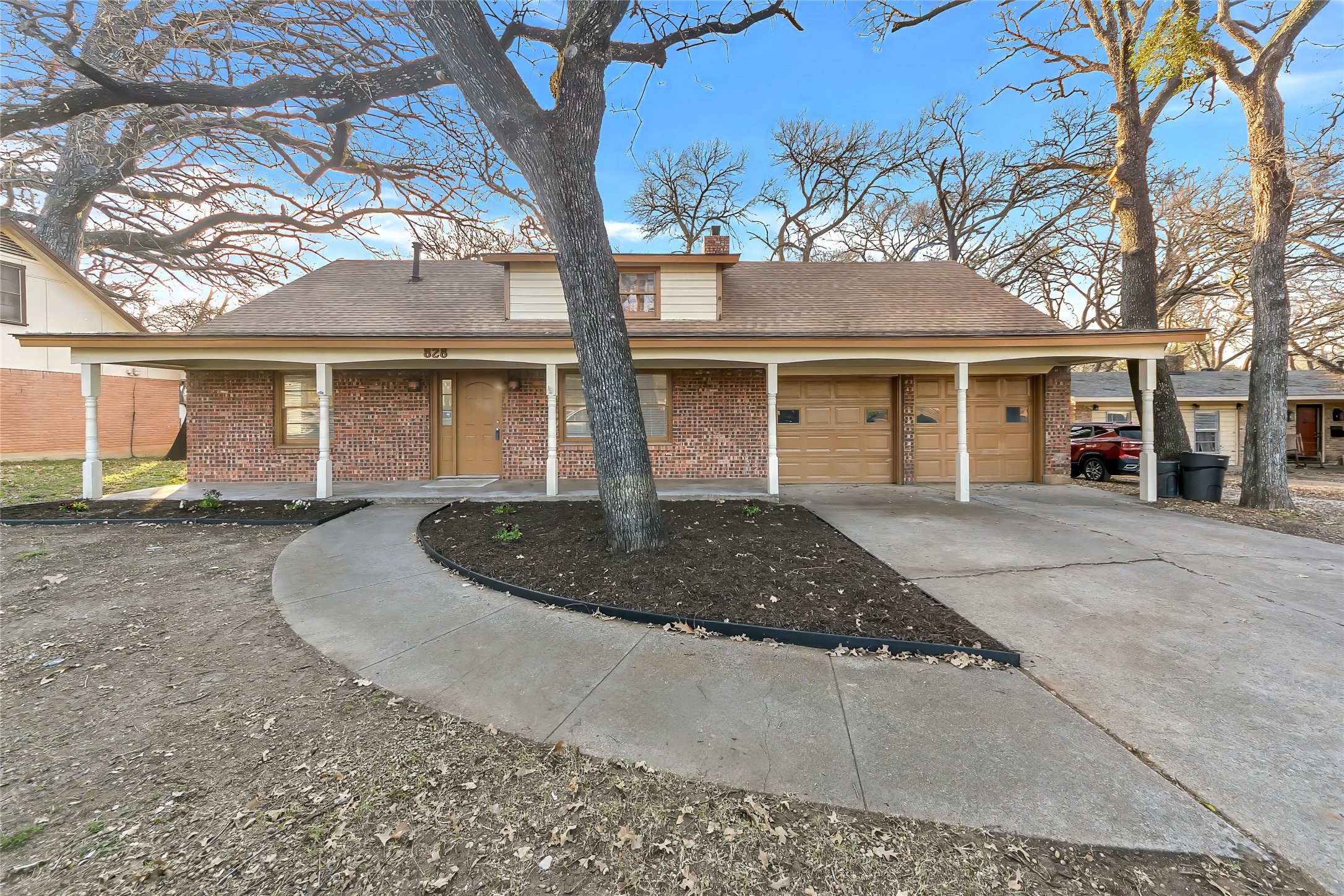 828 S Collins Street Arlington TX 76010
