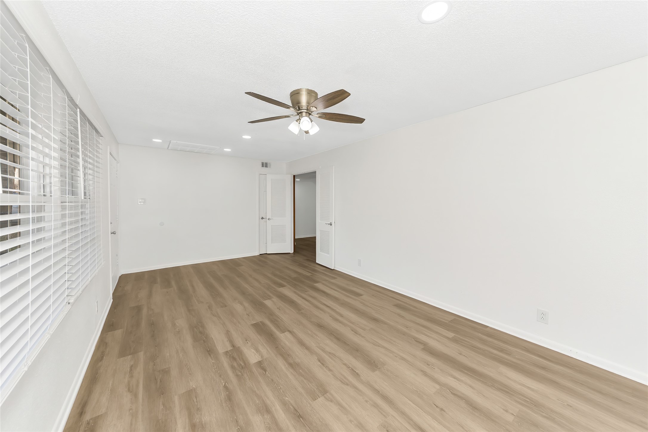 828 S Collins Street Arlington TX 76010
