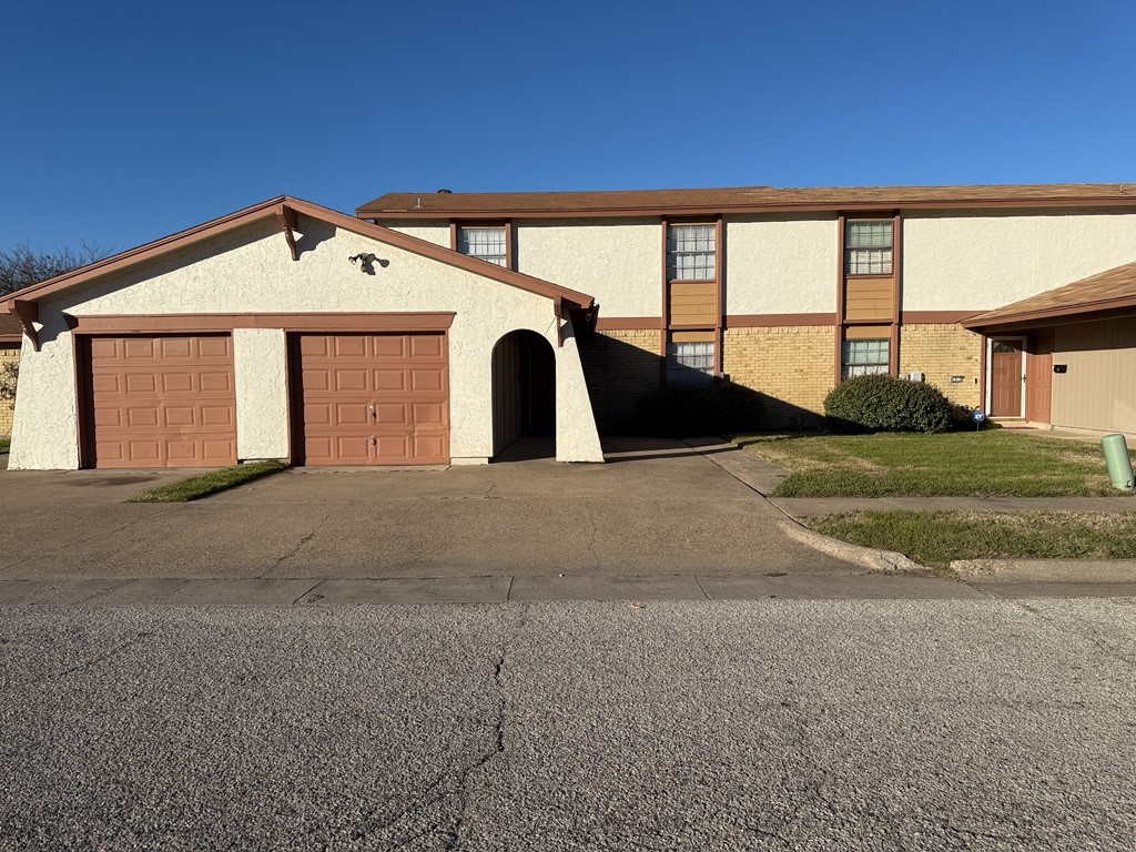 1021 Pleasant Valley Lane Arlington TX 76015