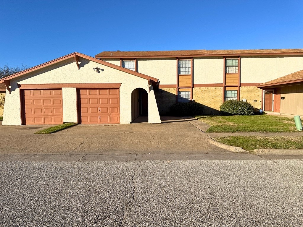 1021 Pleasant Valley Lane Arlington TX 76015