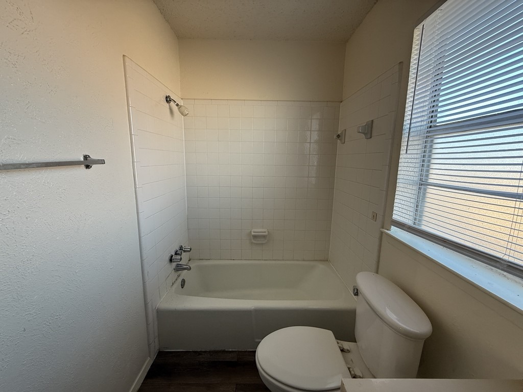 1021 Pleasant Valley Lane Arlington TX 76015