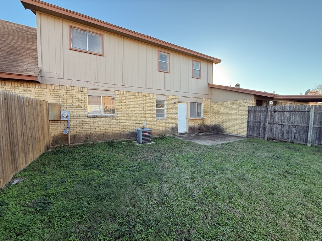 1021 Pleasant Valley Lane Arlington TX 76015