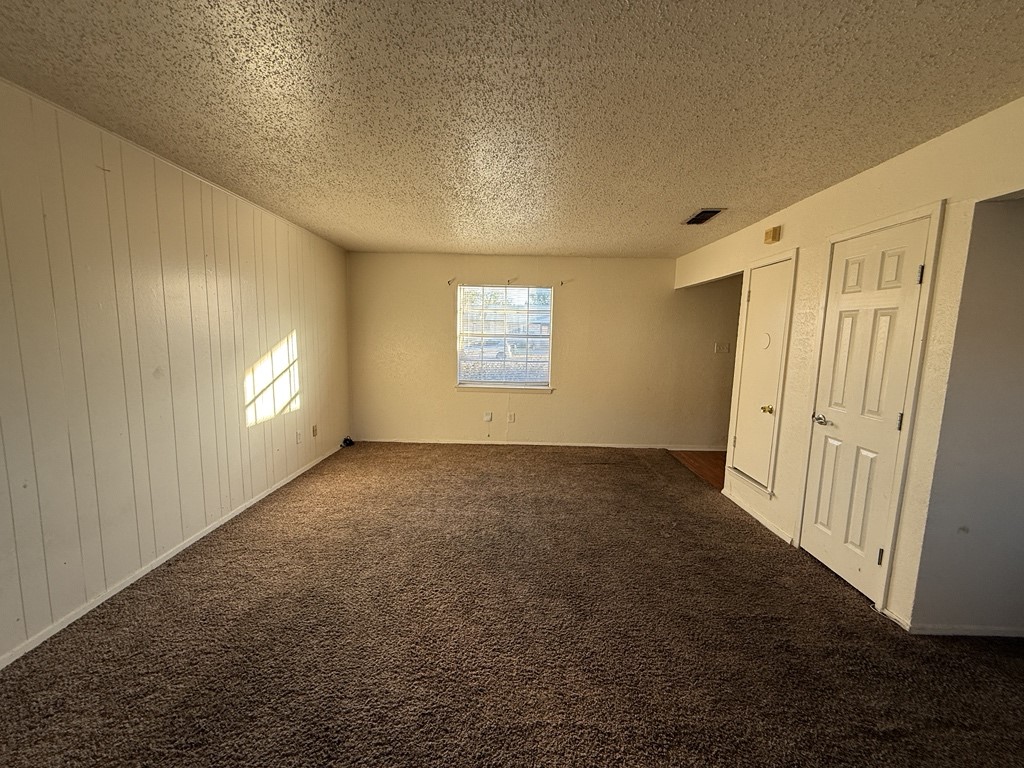 1021 Pleasant Valley Lane Arlington TX 76015