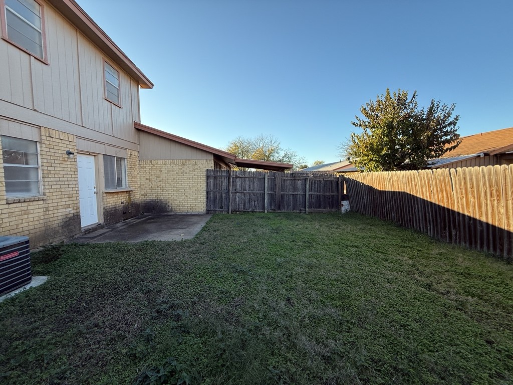 1021 Pleasant Valley Lane Arlington TX 76015