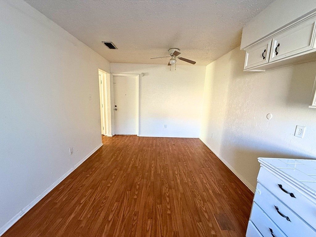 1021 Pleasant Valley Lane Arlington TX 76015