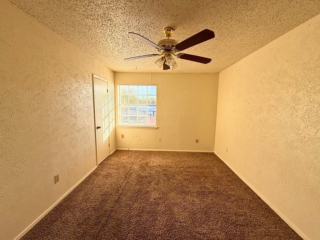 1021 Pleasant Valley Lane Arlington TX 76015