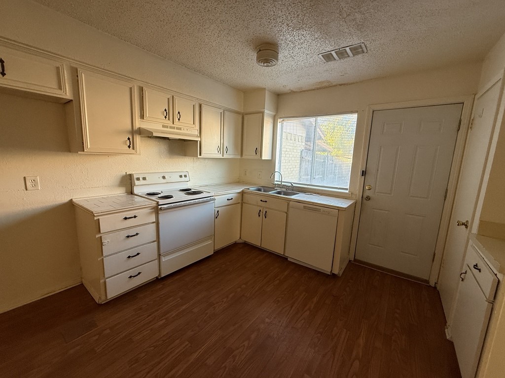 1021 Pleasant Valley Lane Arlington TX 76015