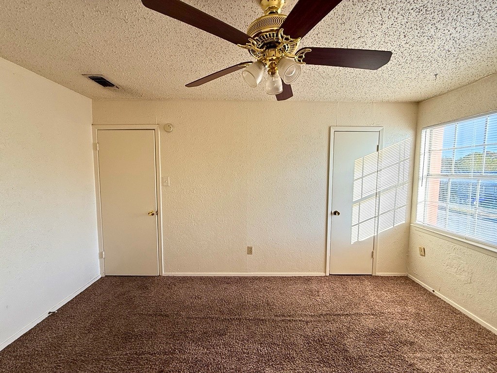 1021 Pleasant Valley Lane Arlington TX 76015