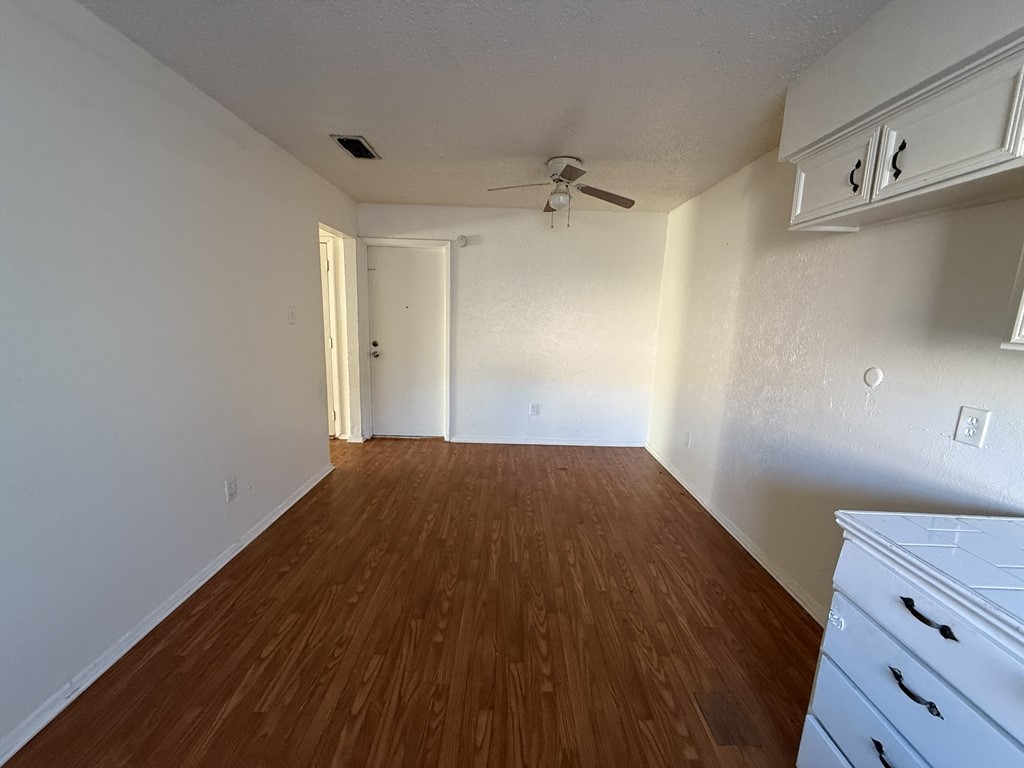 1021 Pleasant Valley Lane Arlington TX 76015