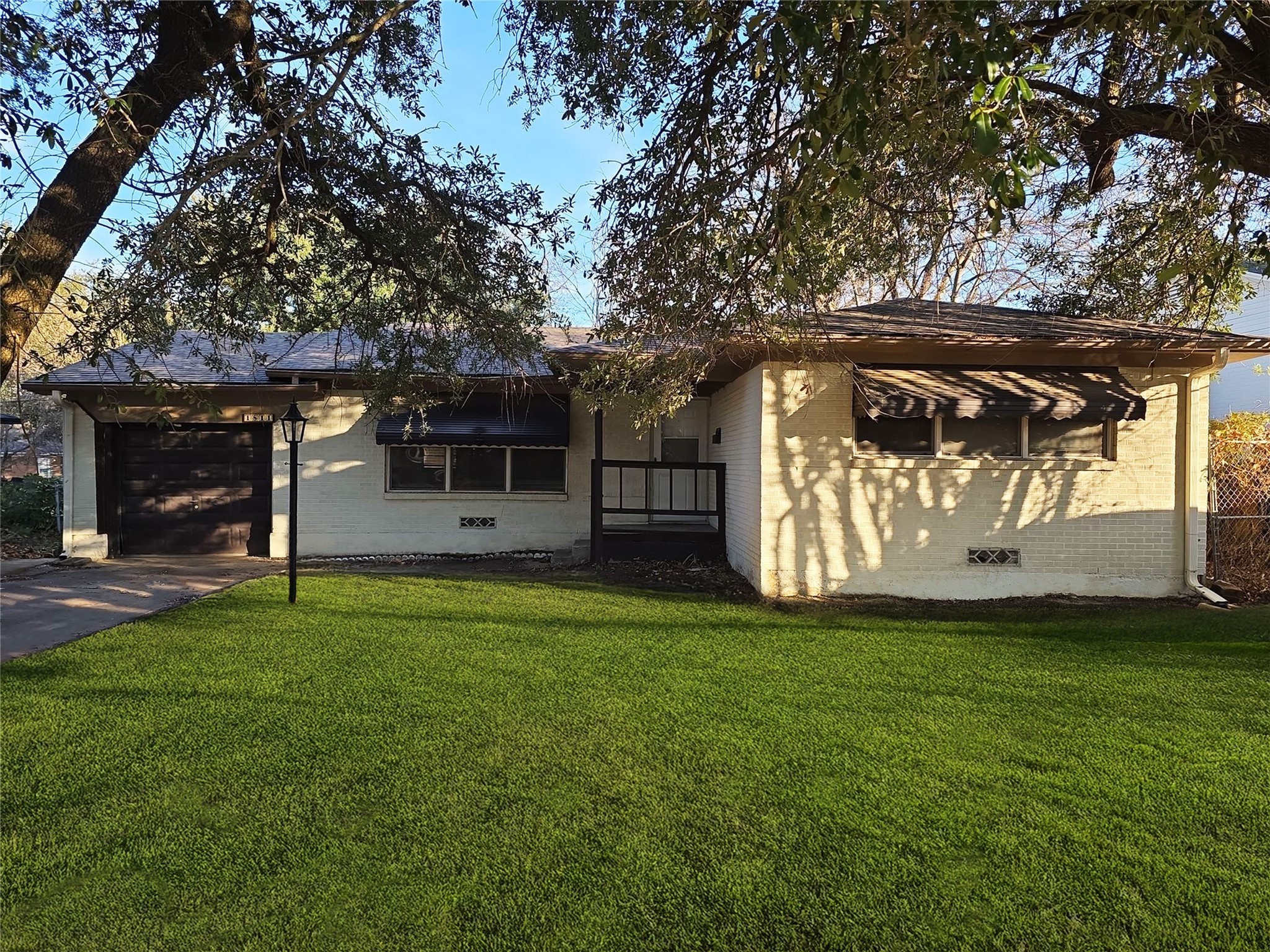 1811 W College Street Sherman TX 75092