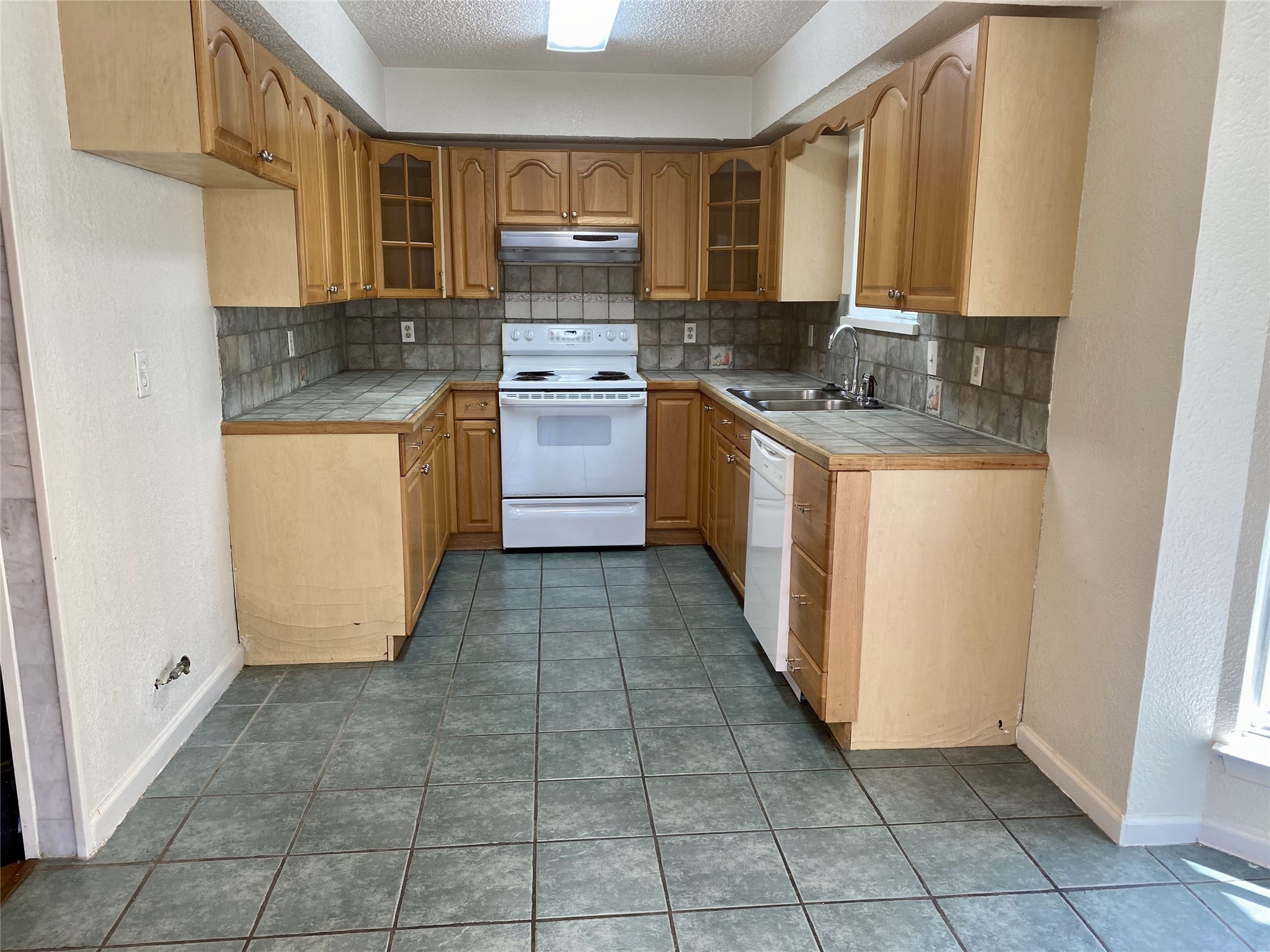 971 N Brookside Drive Cedar Hill TX 75104