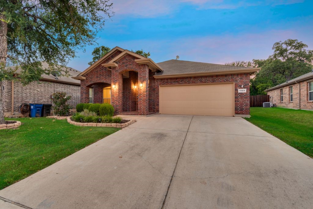 1104 Edgewater Drive Azle TX 76020